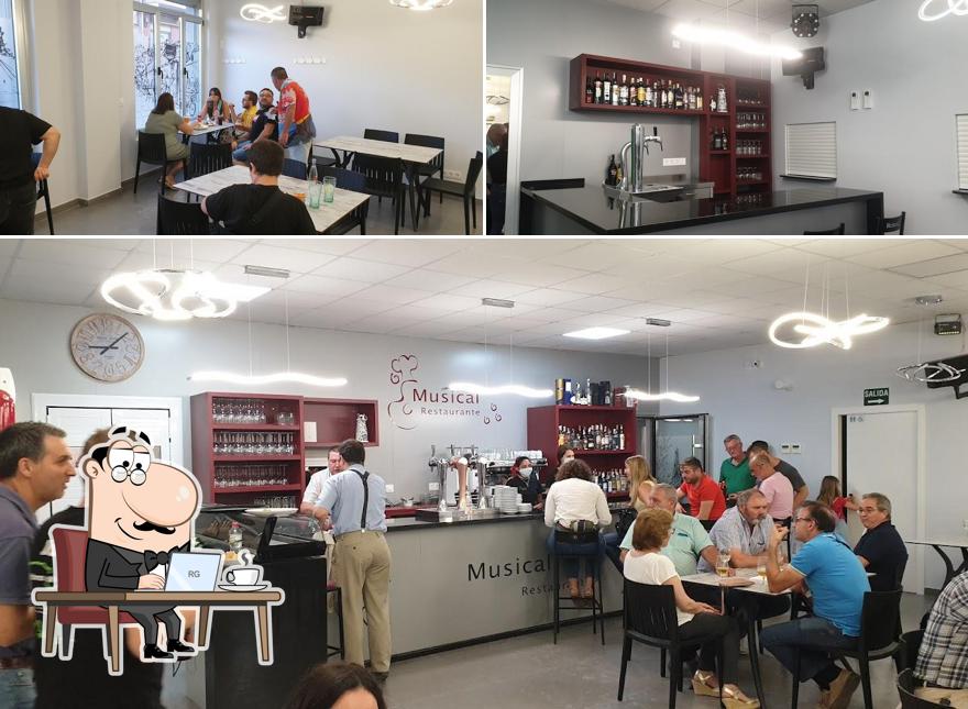 Interior de La Musical